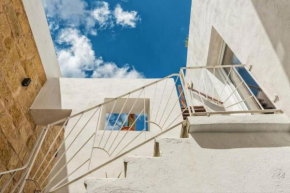 Authentic 1st FL apartment at the 3 cities Marina